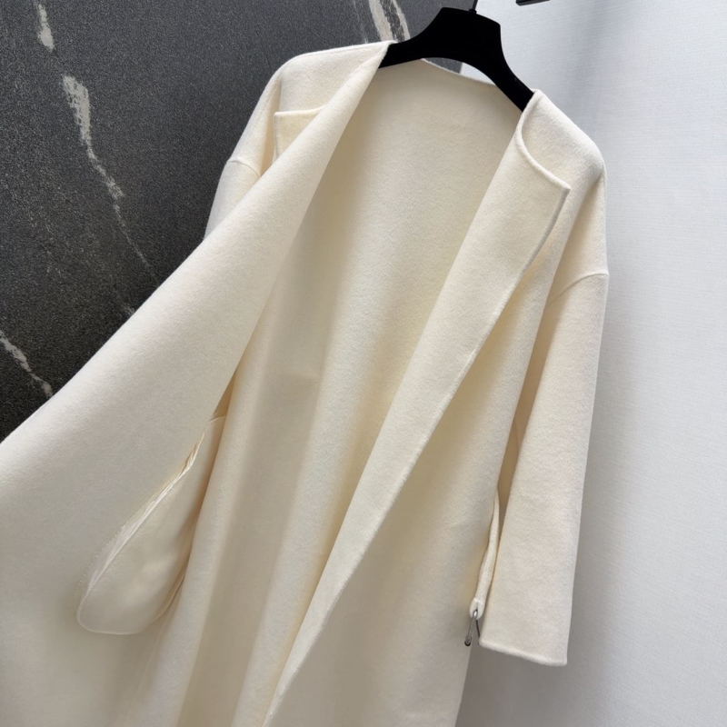 chr1st1an D10r outwear